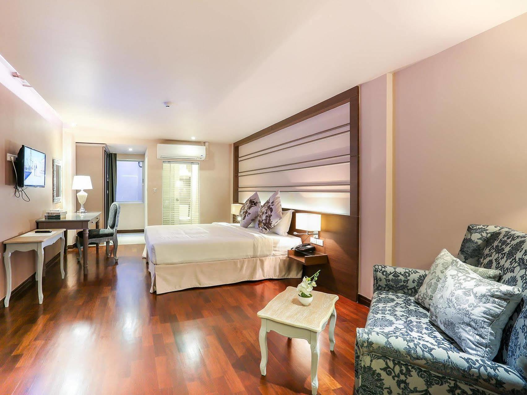 The Sathon Vimanda Hotel Bangkok Exterior photo